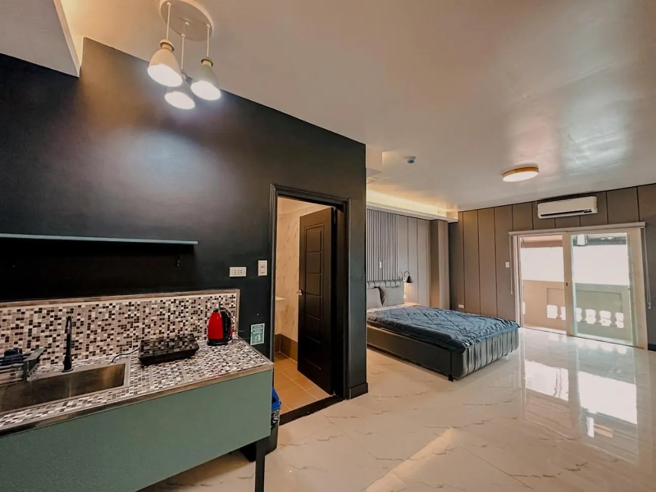 Clark Cu Hotel Angeles