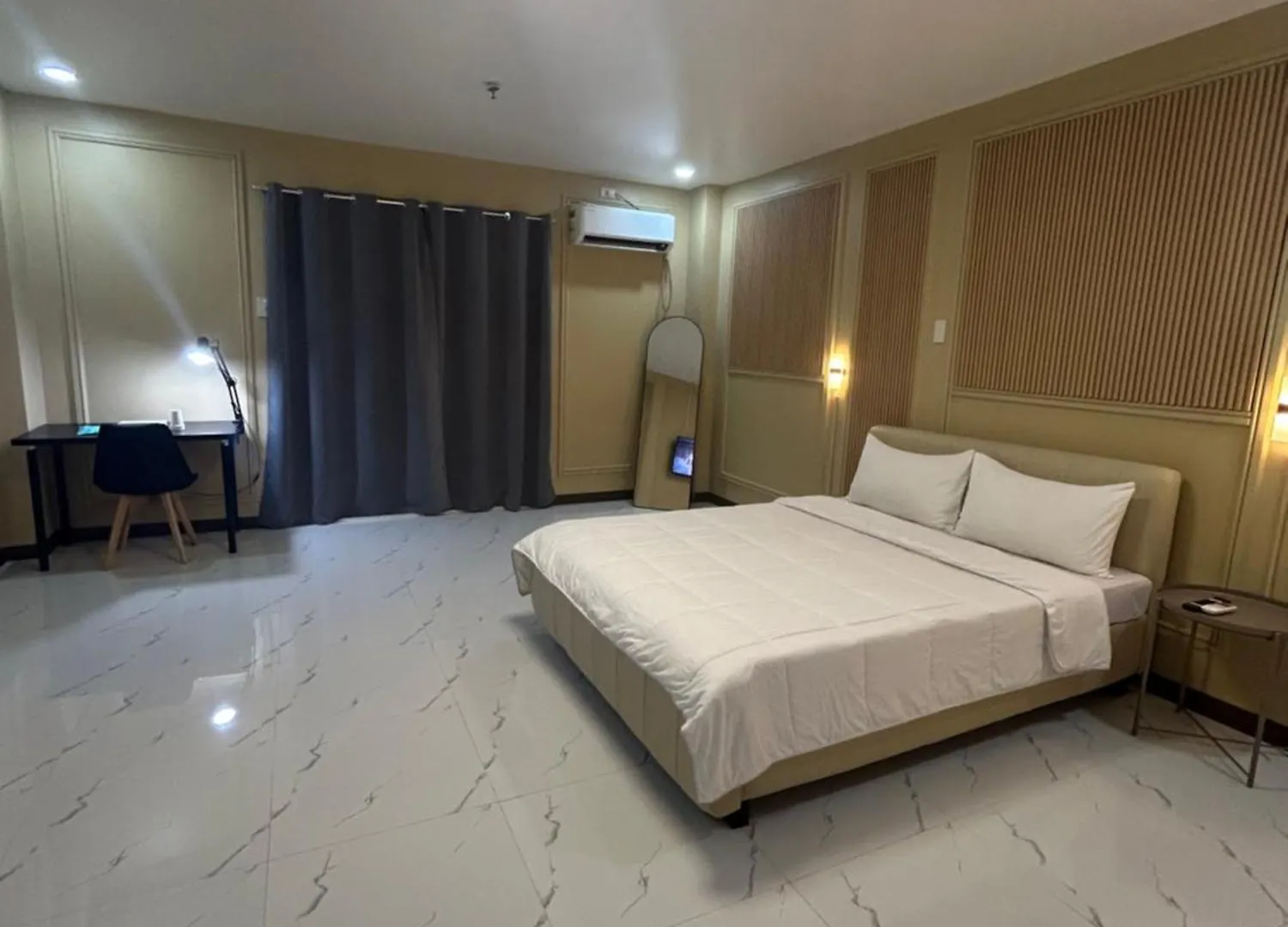 Clark Cu Hotel Angeles