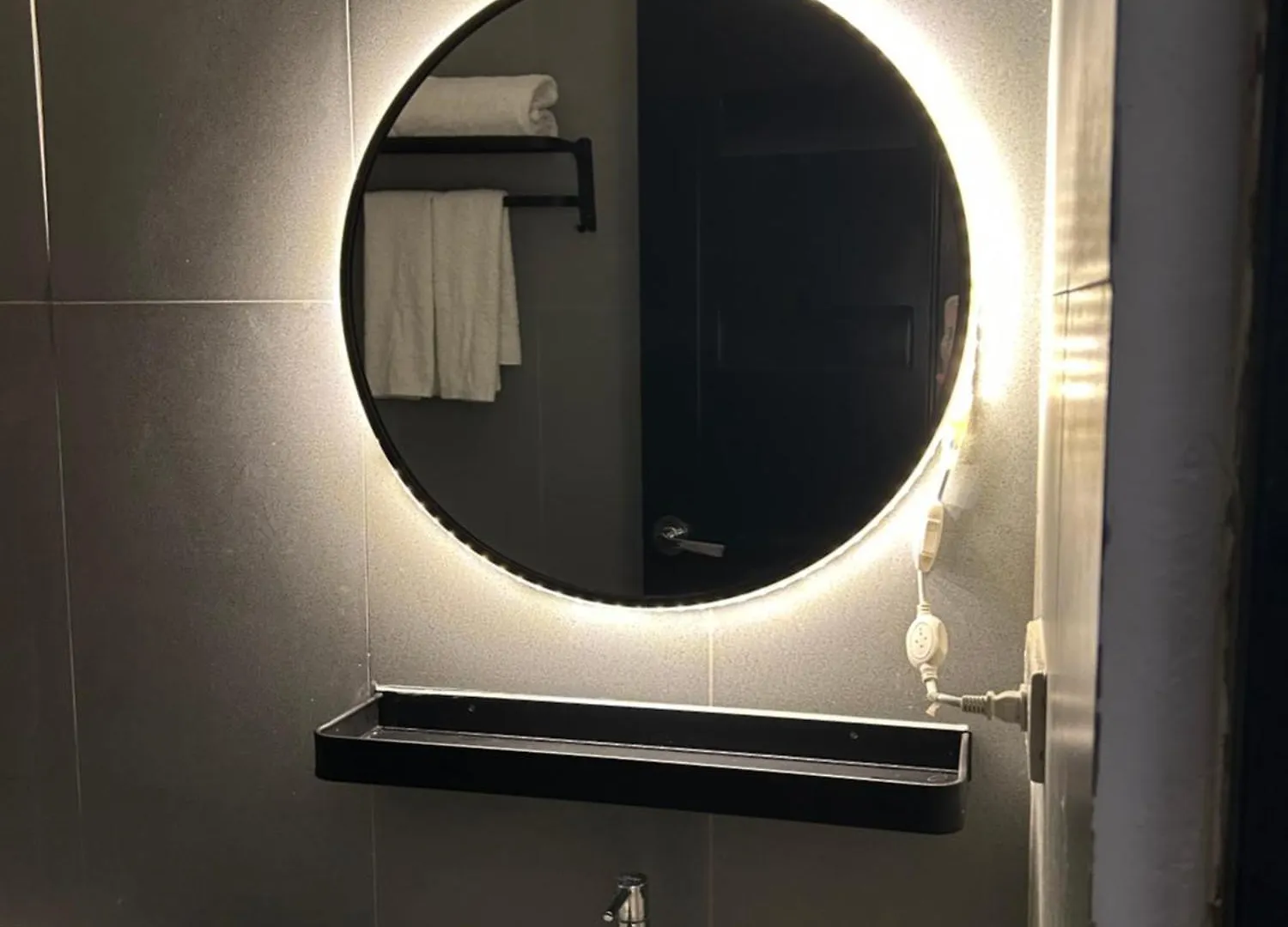 Clark Cu Hotel Angeles