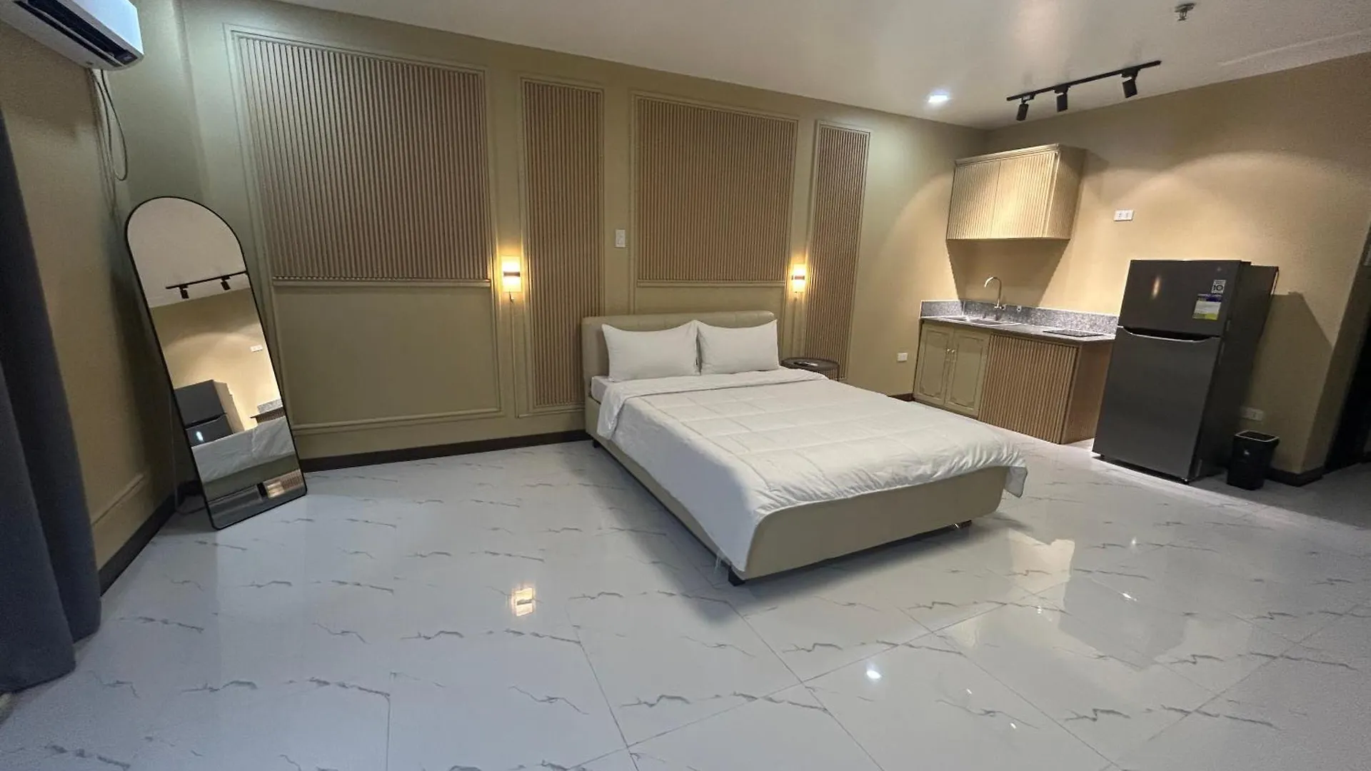 Clark Cu Hotel Angeles
